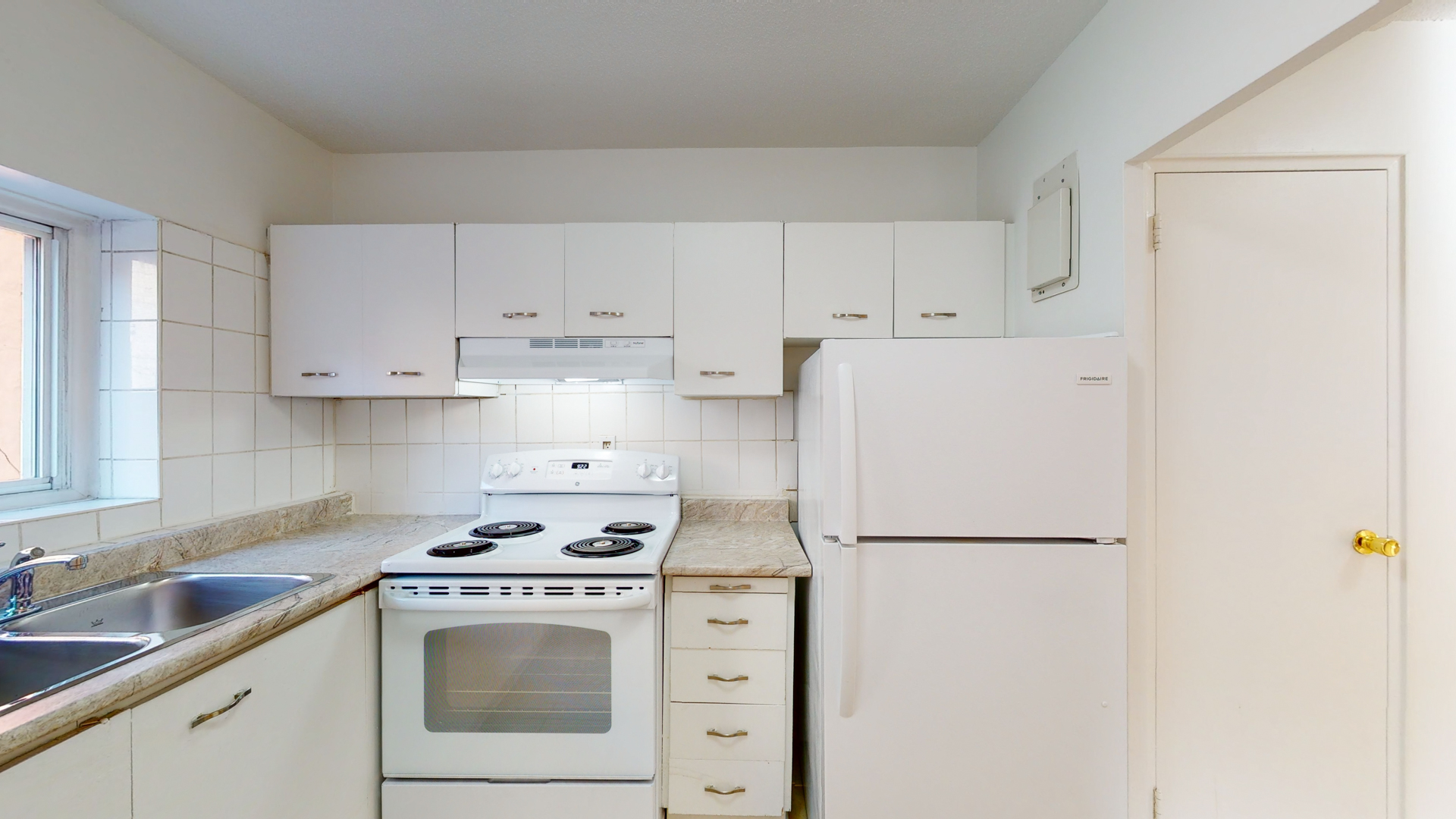 60 Daly Avenue Bachelor & 1 Bedroom Pet Friendly Apartments For Rent