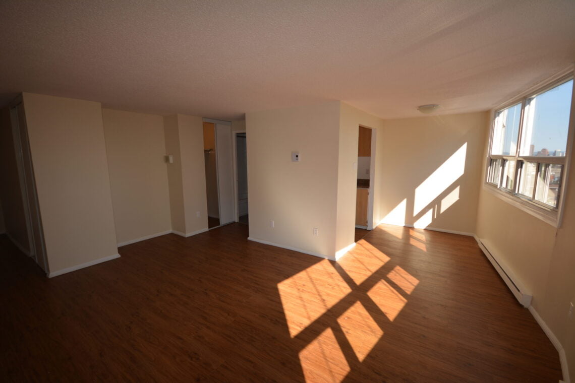 285 Loretta Ave South Rent 1 & 2 Bedroom, AllInclusive Apartments