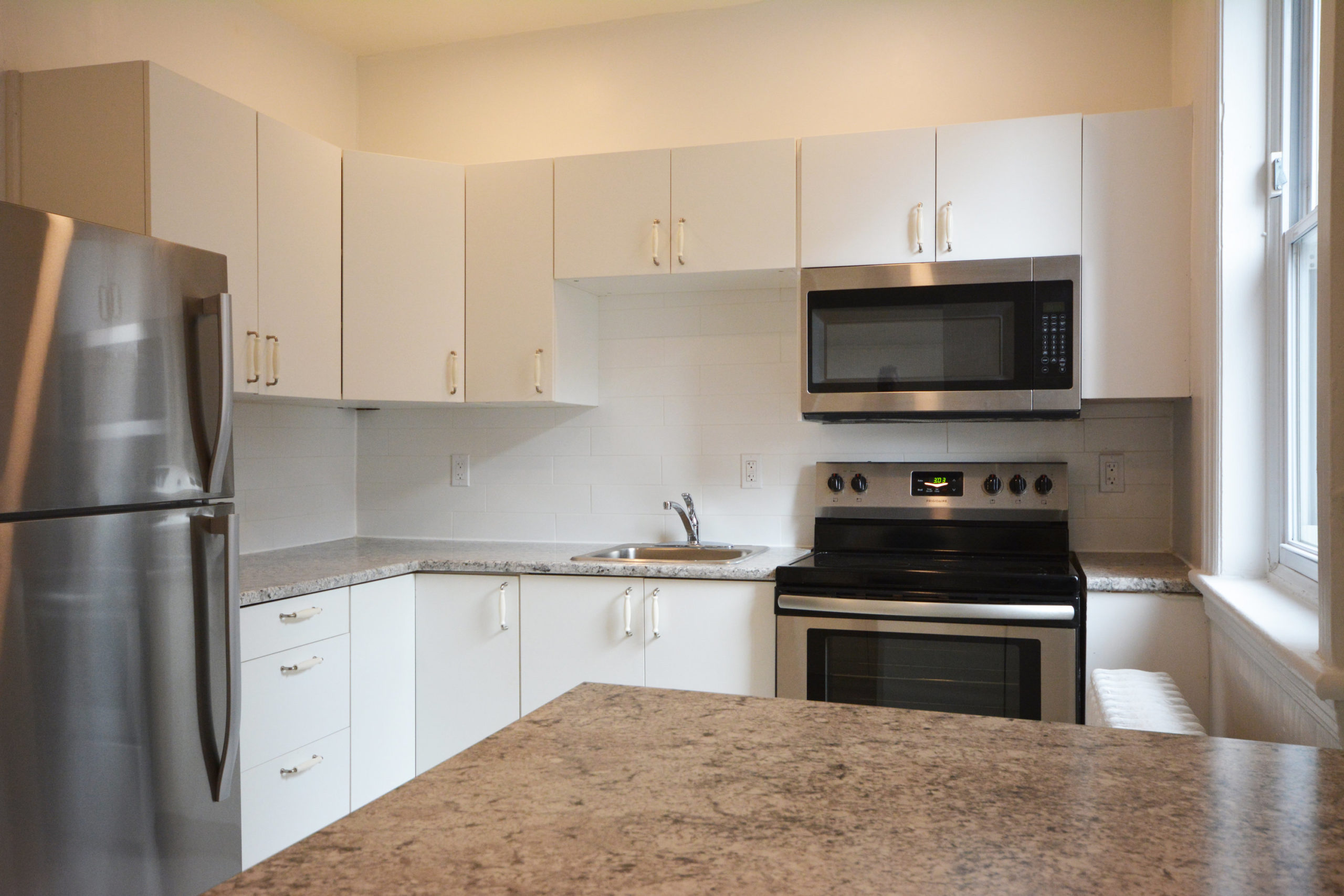 KijijiUnit10Kitchen.jpg District Realty