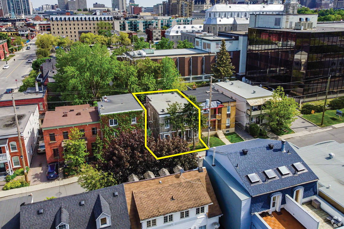 aerial photo of 52 Saint Andrew Street showing proximity to Byward Market, Notre-Dame Cathedral Basilica, and Lord Elgin Hotel